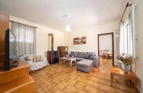 Sami House | Spacious and comfortable house within very short walking distance to beach