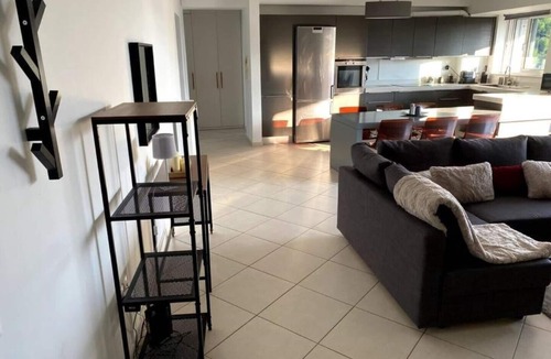 Khalandrion Apartment | Spacious and Sunkissed 3BR & 2 Bathrooms Apartment