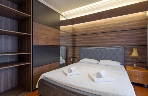 Petralona Apartment | Spacious Apartment in Athens