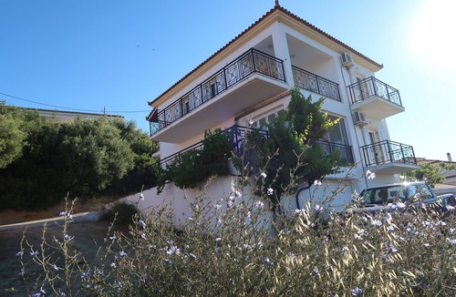 Foinikounta Apartment | Spacious apartment near the beach with a unique view of Finikounda