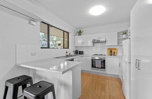 Milton Apartment | Spacious & Comfy 2 Bed/2 Bath/2 Car Apartment in Auchenflower