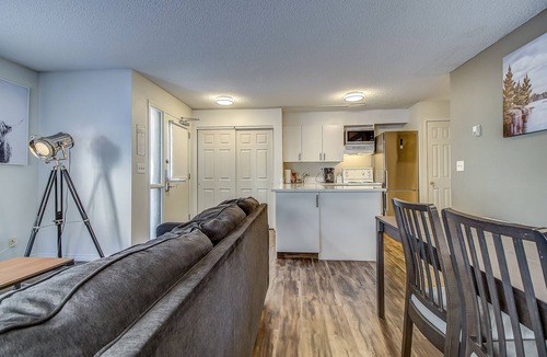 Harvie Heights Cabin | Spacious condo unit Getaway to the Rocky
