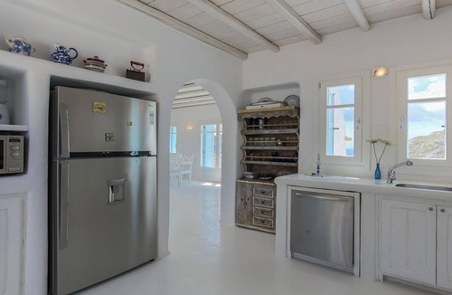 Paraga Villa | Spacious, Elegant Villa - Infinity Pool/Jacuzzi, Panoramic Sea Views, 10 mins walk to Agrari Beach!