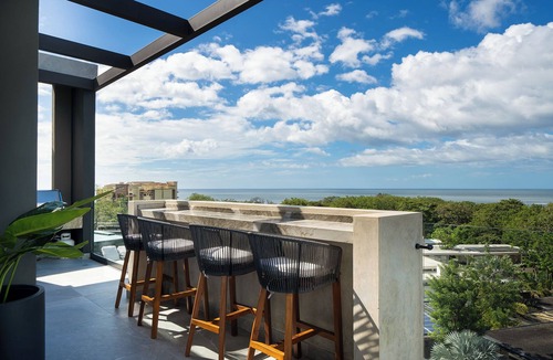 Tamarindo House | Spacious estate in enjoyable Playa Langosta with AC, fitness room, WiFi