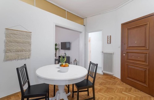 Koukaki Apartment | Spacious family home near Acropolis in Koukaki!