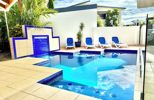Clifton Beach House | Spacious Luxury House on Clifton Beach with Heated Saltwater Pool