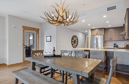 Canmore Condo | Spacious Mountain View Retreat | Prime Location