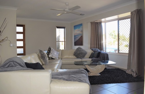 Mountain Creek House | Spacious Pet Friendly Home with Private Pool 5mins from Mooloolaba Beach