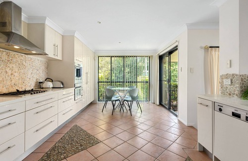 Mount Ommaney House | Spacious & Serene! 3Bed/2Bath/2+Cars ~ House