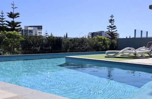 Birtinya Apartment | Spacious Studio Apt opp Hospital