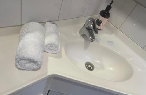 Rochedale South Apartment | Spacious studio unit