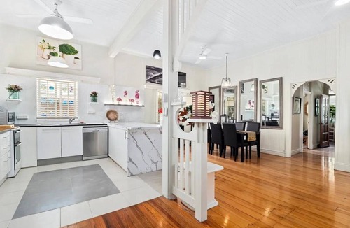 Westcourt House | Spacious tropical Oasis in heart of city perfect for multigenerational holidays