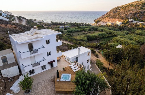 Fodele Villa | Spacious villa with hot tub in Fodele Beach with beautiful sea and mountain view