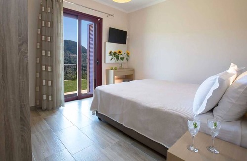 Fternon Villa | Special Offer! Villa Rodi with Private Pool & Amazing Views Ideal for Families!