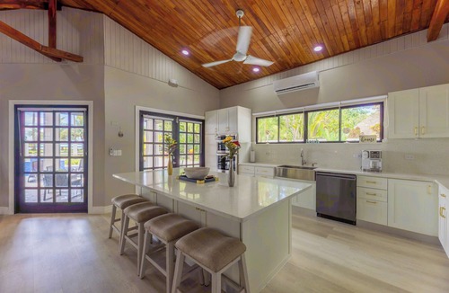 Parrita House | Spectacular Beachfront home with Private Pool - Secluded beach
