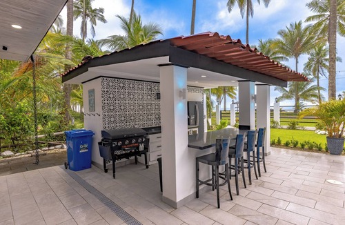 Parrita House | Spectacular Beachfront home with Private Pool - Secluded beach