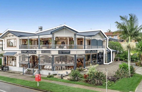 Manly Apartment | Spectacular bay Island Views in Manly Close to Lots Cafe Restaurants Market IGA