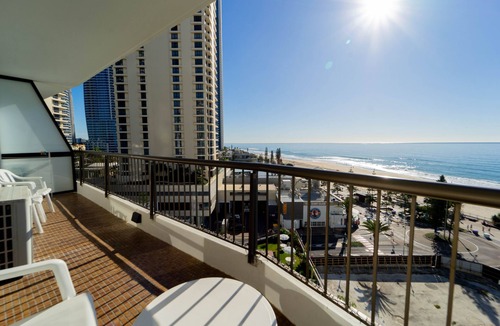 Surfers Paradise Condo | Spectacular Central Surfers Beach Views from Appartment