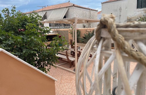 Agii Anargiri Apartment | Spetses Center Comfy Apartment 2