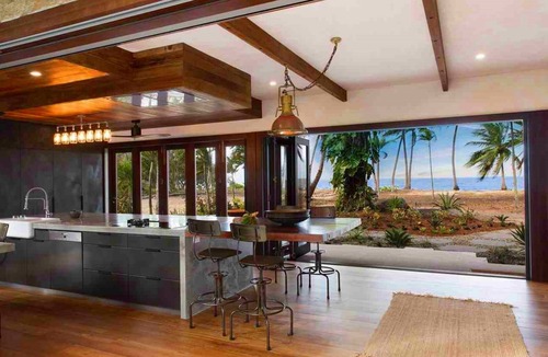 Mowbray Villa | Spice At Oak Absolute Oceanfront House