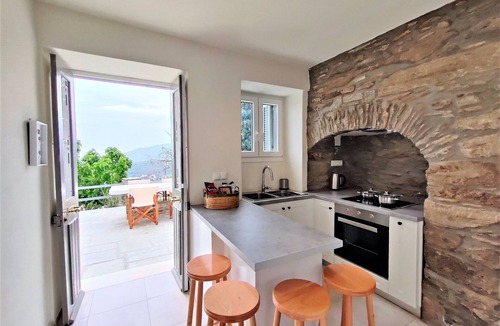 Steniai Apartment | "spiti" Sea View Neoclassical Apartment in Stenies
