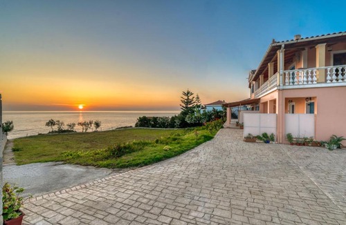 Neromilos Apartment | St. Harry's Windmill
