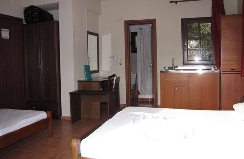 Kala Nera House | Standard studio ground/first floor for 2 adults+1 child - pool view #6/9