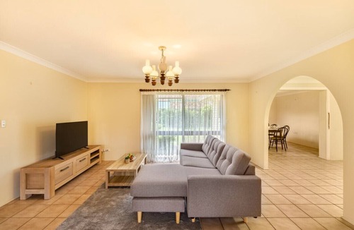 Robertson House | Steps from Mall! Super Convenient 3BR Cozy House