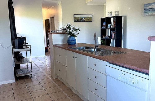 North Ward Apartment | Steps from The Strand 2BR & 2BA Riveria Retreat, Pool & Castle Hill Views