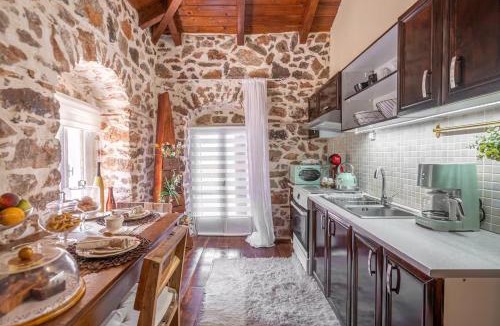 Distomo-Arachova-Antikyra Apartment | Stirida Stone House