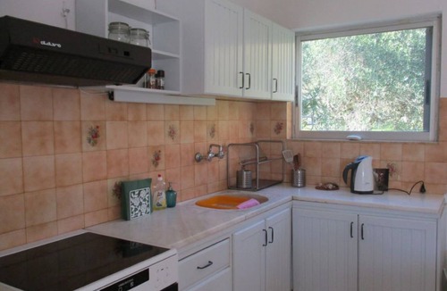 Koroni Cottage | Stone's Throw Cottage by the sea in Koroni - sleeps 6