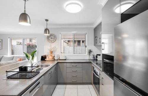 East Toowoomba Apartment | Stones throw to Grammar, Queens Park & CDB!