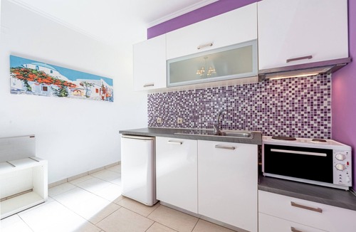 Anthousa Apartment | Studio Apartment 'Deluxe 2 Adults - E' with Shared Terrace, Wi-Fi and Air Conditioning