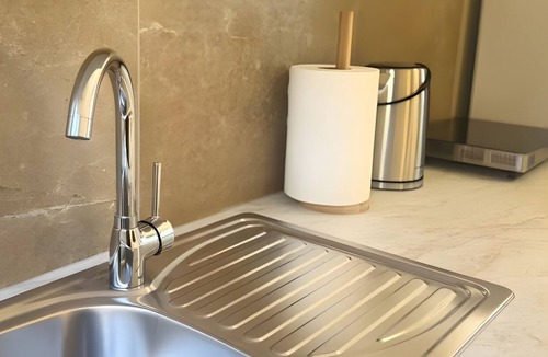 Episkopos Apartment | Studio Apartment 'Episkopos' with Private Terrace, Wi-Fi and Air Conditioning