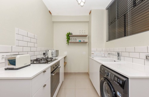 Greater Johannesburg Metropolitan Area Apartment | Studio Apartment Perfect Location