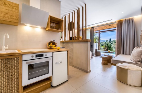 Katomerion Apartment | Studio apartment 'Studio Yvonne' with private pool, WLAN and air conditioning
