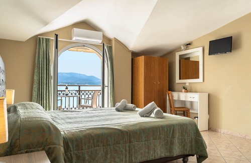 Lixouri Apartment | Studio Apartment 'Zois 11' with Sea View, Wi-Fi and Air Conditioning