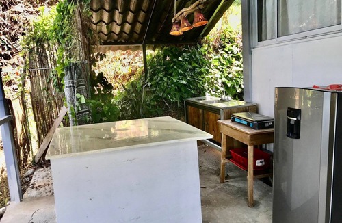 Ciudad Cortes House | Studio Prefab Beach House air-conditioned, hot shower, Easy access & Wifi