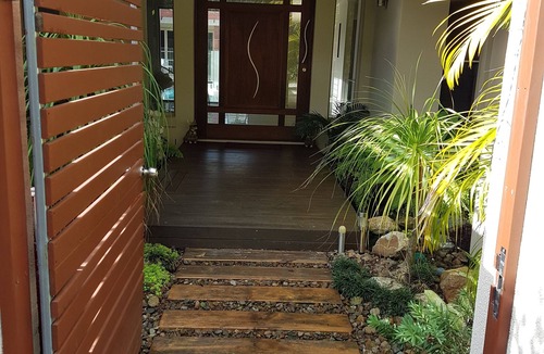 Noosaville Apartment | Studio room in luxury Home 5 min from the hussel and bussel of Noosaville