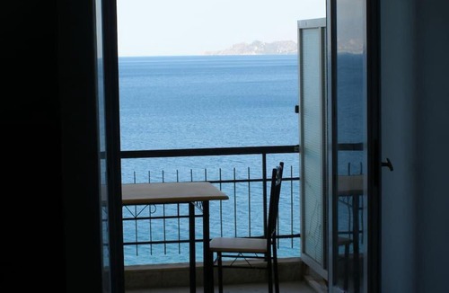 Loutraki Apartment | Studio With Sea View