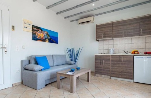 Potos Apartment | Studios River - Potos Poolside Apartment with View