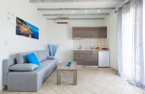 Potos Apartment | Studios River - Potos Poolside Apartment with View
