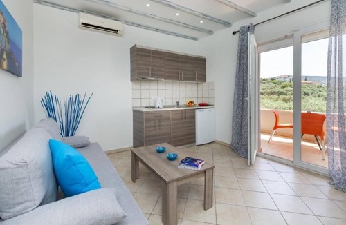 Potos Apartment | Studios River - Potos Poolside Apartment with View