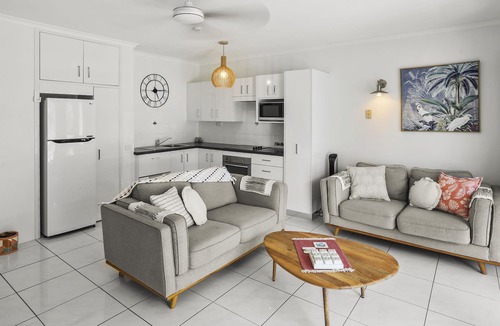 Clifton Beach Apartment | Stunning Apartment Right In Front Of The Beach!