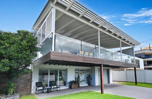 Buddina House | Stunning, Beachfront Dream Home - ZA3