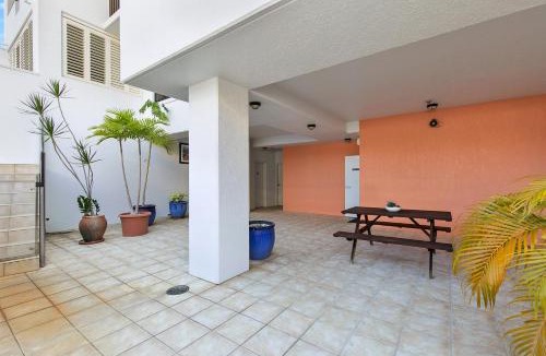 Cairns Central Business District Apartment | Stunning Coastal 3 Bedroom Apartment in Cairns CBD