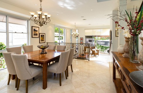 Main Beach Villa | Stunning, Exclusive, large 3 Bedroom & 3 Bathroom with private pool near beach