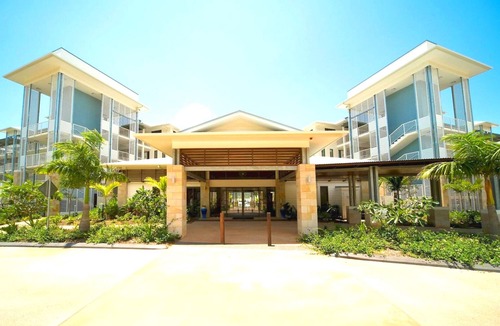 Airlie Beach Apartment | Stunning Marina Views Close to Everything in Airlie Beach - with Elevator