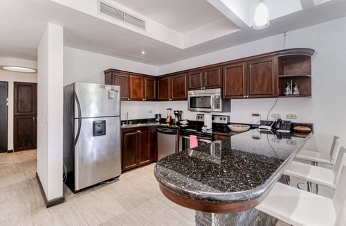 Barrio Los Villalobos Apartment | Stunning Oceanfront Gem - Mountain & Beach Views with Shared Pools, AC & WiFi