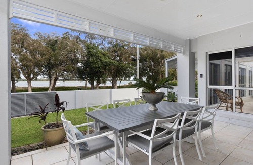 Bellara House | Stunning Waterfront Home with pool - Sylvan Beach